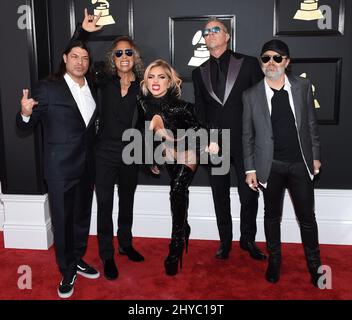 Lady Gaga und Metallica nehmen an den Annual Grammy Awards 59. in Los Angeles Teil Stockfoto