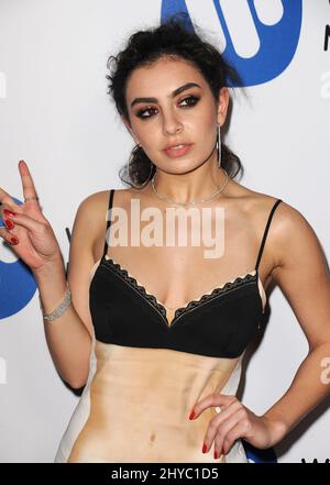 Charli XCX, die an der Warner Music Group teilnimmt, veranstaltet die jährliche Grammy-Veranstaltung Stockfoto