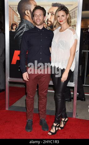 Glenn Howerton und Jill Latiano nehmen an der Weltpremiere „Fist Fight“ im Regency Village Theatre in Los Angeles, USA, Teil. Stockfoto