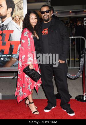 Ice Cube und Kimberly Woodruff bei der Weltpremiere „Fist Fight“ im Regency Village Theatre in Los Angeles, USA. Stockfoto