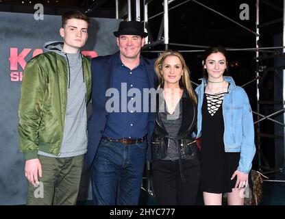 Charlie Koechner, David Koechner, Leigh Koechner und Margot Koechner bei Warner bros. Bilder und legendäre Bilder präsentieren die Premiere von „Kong: Skull Island“ im Dolby Theater in Los Angeles, USA Stockfoto