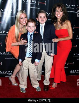 Liza Huber, der Sohn Brendan Hesterberg & Royce Hesterberg & Susan Lucci bei der UCP 70. Jubiläumsgala im New York Hilton in New York, USA Stockfoto