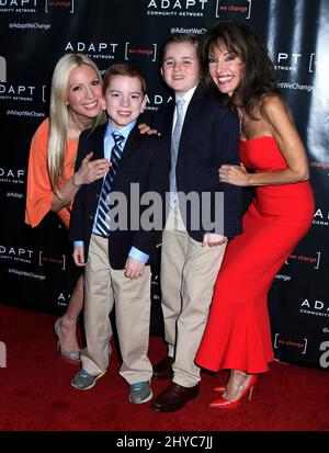 Liza Huber, der Sohn Brendan Hesterberg & Royce Hesterberg & Susan Lucci bei der UCP 70. Jubiläumsgala im New York Hilton in New York, USA Stockfoto