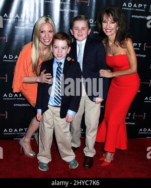 Liza Huber, der Sohn Brendan Hesterberg & Royce Hesterberg & Susan Lucci bei der UCP 70. Jubiläumsgala im New York Hilton in New York, USA Stockfoto