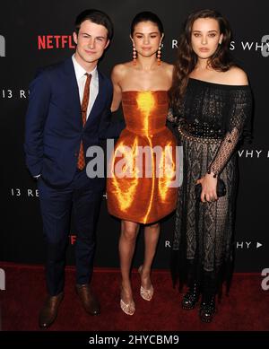 Selena Gomez, Dylan Minnette, Katherine Langford kommen zur Premiere von „13 Reasons Why“, die am 30. März 2017 in den Paramount Picturs Studios, Los Angeles, stattfand Stockfoto