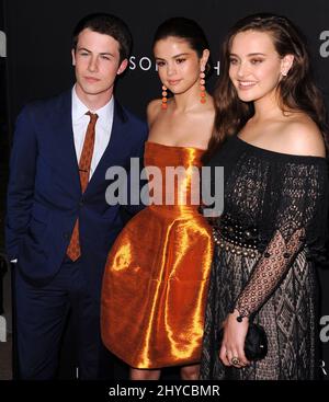 Selena Gomez, Dylan Minnette, Katherine Langford kommen zur Premiere von „13 Reasons Why“, die am 30. März 2017 in den Paramount Picturs Studios, Los Angeles, stattfand Stockfoto