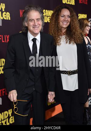 Richard Lewis und Joyce Lapinsky kommen zu Netflix's „Sandy Wexler“-Premiere in Los Angeles, die im Cinerama Dome stattfand Stockfoto