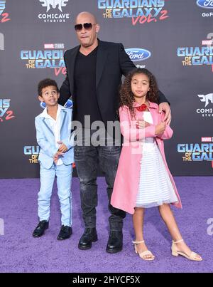 Vin Diesel, Hania Sinclair und Vincent Sinclair bei der Weltpremiere von Guardians of the Galaxy Vol. 2 in Los Angeles Stockfoto