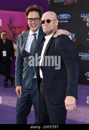 James Gunn und Michael Rooker bei der Weltpremiere von Guardians of the Galaxy Vol. 2 in Los Angeles Stockfoto