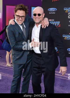 James Gunn und Michael Rooker bei der Weltpremiere von Guardians of the Galaxy Vol. 2 in Los Angeles Stockfoto