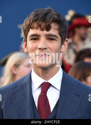 Brenton Thwaites nahm an der Disney-Premiere von „Pirates of the Caribbean: Dead Men Tell No Tales“ in Los Angeles Teil Stockfoto