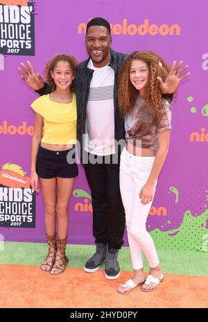 Michael Strahan, Sophia Strahan und Isabella Strahan nehmen an den Nickelodeon Kids' Choice Sports Awards 2017 Teil, die im Pauley Pavilion in Los Angeles, Kalifornien, ausgetragen werden Stockfoto