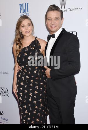 Elizabeth Olsen und Jeremy Renner nehmen an der Premiere von „Wind River“ in Los Angeles Teil, die im Theater des ACE Hotels stattfand Stockfoto