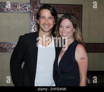 Michael Easton und Melissa Archer, die nur für eine Nacht mit Roger Howarth und Michael Easton im Embassy Suites by Hilton, Glendale, Los Angeles, ankamen Stockfoto