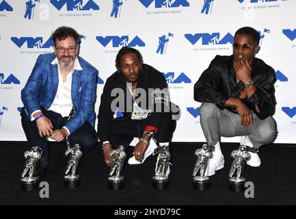 Dave Meyers, Kendrick Lamar und Dave Free im Presseraum bei den MTV Video Music Awards 2017, die im Forum in Los Angeles, USA, abgehalten wurden Stockfoto