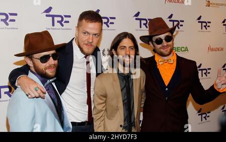 Ben McKee, Dan Reynolds, Daniel Wayne Premon und Daniel Platzman kommen zur jährlichen Gläubiger-Gala 4. für die Tyler Robinson Foundation (TRF) im Caesars Palace, Las Vegas Stockfoto