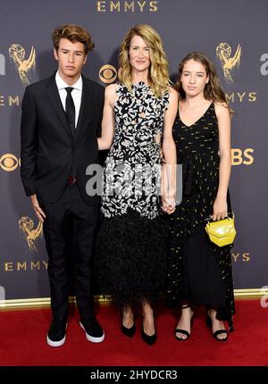 Laura dern, Ellery Walker Harper und Jaya Harper bei den Emmy Awards 69. im Microsoft Theater L.A. Live Stockfoto