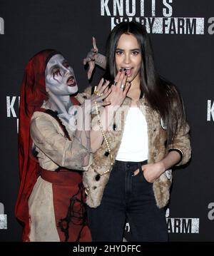 Sofia Carson besucht die Knott's Scary Farm und Instagram's Celebrity Night in Knott's Berry Farm Stockfoto