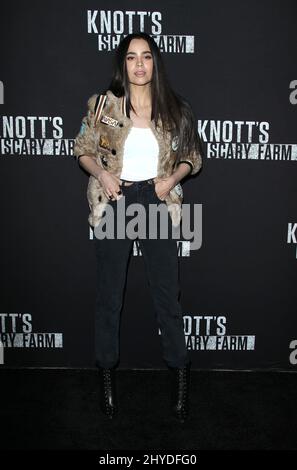 Sofia Carson besucht die Knott's Scary Farm und Instagram's Celebrity Night in Knott's Berry Farm Stockfoto