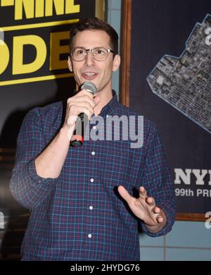 Andy Samberg „Brooklyn Nine-Nine“ feiert die Episode 99. in den CBS Radford Studios Stockfoto