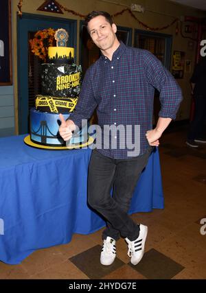 Andy Samberg „Brooklyn Nine-Nine“ feiert die Episode 99. in den CBS Radford Studios Stockfoto