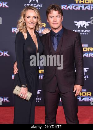 Luke Hemsworth und Samantha Hemsworth nahmen an der Weltpremiere „Thor: Ragnarok“ von Marvel im El Capitan Theatre Teil Stockfoto