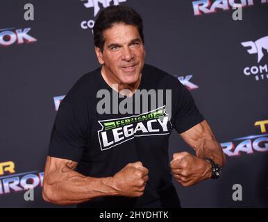 Lou Ferrigno bei der Weltpremiere „Thor: Ragnarok“ von Marvel im El Capitan Theatre Stockfoto