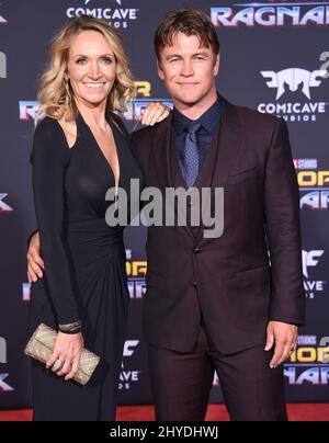 Luke Hemsworth und Samantha Hemsworth nahmen an der Weltpremiere „Thor: Ragnarok“ von Marvel im El Capitan Theatre Teil Stockfoto