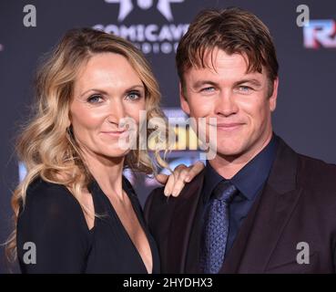 Luke Hemsworth und Samantha Hemsworth nahmen an der Weltpremiere „Thor: Ragnarok“ von Marvel im El Capitan Theatre Teil Stockfoto