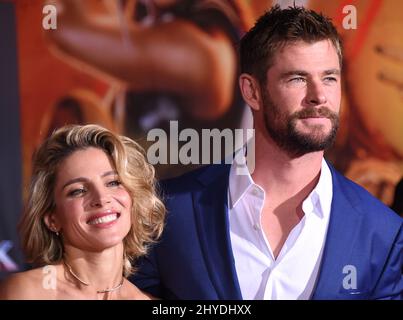 Chris Hemsworth und Elsa Pataky bei der Weltpremiere von Marvel „Thor: Ragnarok“ im El Capitan Theatre Stockfoto