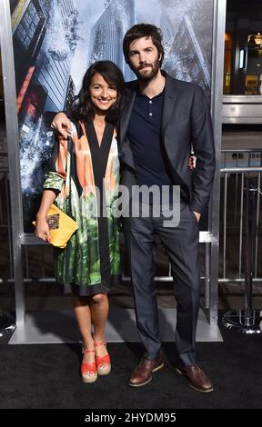 Jim Sturgess und Dina Mousawi bei der „Geostorm“-Weltpremiere im TCL Chinese Theatre IMAX in Los Angeles, USA Stockfoto