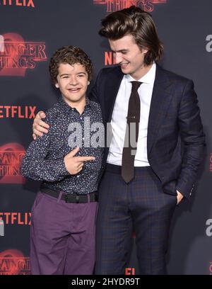 Gaten Matarazzo und Joe Keery bei Netflix's Stranger Things 2 Premiere Event Stockfoto