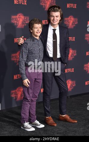 Gaten Matarazzo und Joe Keery bei Netflix's Stranger Things 2 Premiere Event Stockfoto