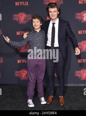 Gaten Matarazzo und Joe Keery bei Netflix's Stranger Things 2 Premiere Event Stockfoto
