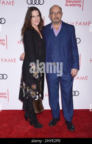 Sheila Kelley und Richard Schiff feiern bei der Hall of Fame-Zeremonie 24. die Fernsehlegenden, die an der Television Academy in North Hollywood, USA, abgehalten werden Stockfoto