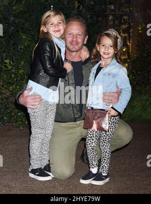 Ian Ziering, Mia Ziering und Penna Ziering bei der Jumanji: Willkommen zur Jungle Premiere in Los Angeles Stockfoto