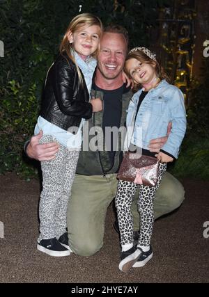 Ian Ziering, Mia Ziering und Penna Ziering bei der Jumanji: Willkommen zur Jungle Premiere in Los Angeles Stockfoto