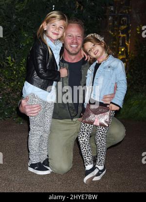 Ian Ziering, Mia Ziering und Penna Ziering bei der Jumanji: Willkommen zur Jungle Premiere in Los Angeles Stockfoto