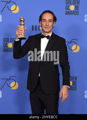 Alexandre Desplat im Presseraum bei den jährlichen Golden Globe Awards 75., die am 7. Januar 2018 im Beverly Hilton Hotel in Beverly Hills, CA, abgehalten wurden Stockfoto