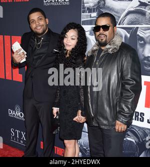 O'Shea Jackson Jr., Kimberly Woodruff und Ice Cube kommen zu den STX-Filmen „Den of Thieves“, die in den Regal Cinemas L.A. Premiere hatten LIVE am 17. Januar 2018 in Los Angeles Stockfoto