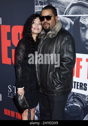 Ice Cube und Kimberly Woodruff kommen zur STX-Filmpremiere „Den of Thieves“, die im Regal Cinemas L.A. stattfand LIVE am 17. Januar 2018 in Los Angeles Stockfoto