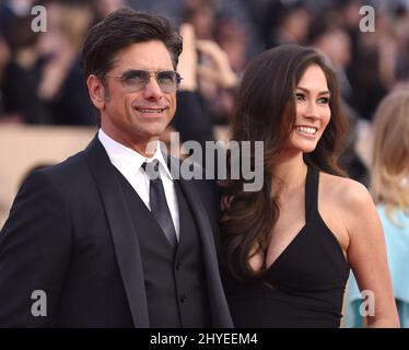 John Stamos und Caitlin McHugh nehmen an den jährlichen Screen Actors Guild Awards 24. im Shrine Exposition Center Teil Stockfoto