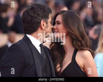 John Stamos und Caitlin McHugh nehmen an den jährlichen Screen Actors Guild Awards 24. im Shrine Exposition Center Teil Stockfoto