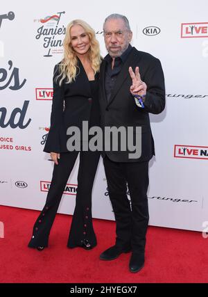 John Paul DeJoria und Eloise Broady kommen am 28. Januar 2018 in Hollywood, CA, zur Eröffnungsgala von Steven Tyler und Live Nation, die Janie's Fund in den RED Studios unterstützt. Stockfoto