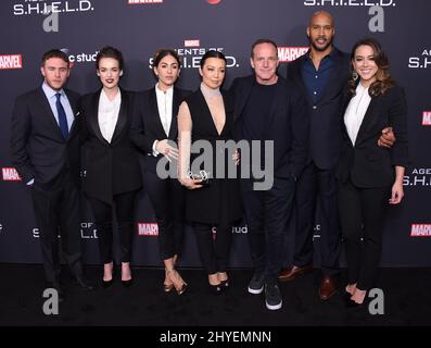 Iain De Caestecker, Elizabeth Henstridge, Natalia Cordova-Buckley, Ming-Na Wen, Clark Gregg, Henry Simmons und Chloe Bennett bei der Marvel's Agents of S.H.I.E.L.D.-Episode-Veranstaltung, die am 24. Februar 2018 im OHM Nightclub in Hollywood, CA, stattfand. Stockfoto