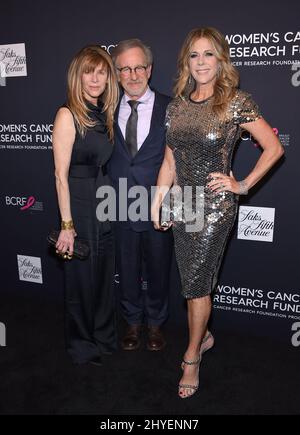 Kate Capshaw, Steven Spielberg und Rita Wilson beim „unvergesslichen Abend“ des Women's Cancer Research Fund, der am 27. Februar 2018 im Beverly Wilshire Hotel in Beverly Hills, CA, stattfand. Stockfoto