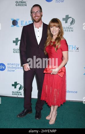 Jane Seymour und Sean Flynn nehmen an der jährlichen Global Green Pre Oscar Gala 15. in Hollywood, CA, Teil Stockfoto