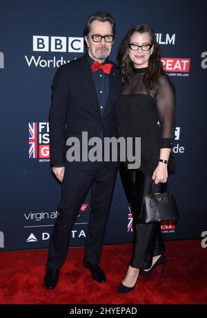 Gary Oldman und Gisele Schmidt kommt für die Film ist super Empfang zu Ehren der britischen Kandidaten für den 90th Academy Awards gehostet von HM Generalkonsul Mike Howells und BAFTA-Los Angeles Vorsitzender Kieran Breen am britischen Residence in Los Angeles. Stockfoto