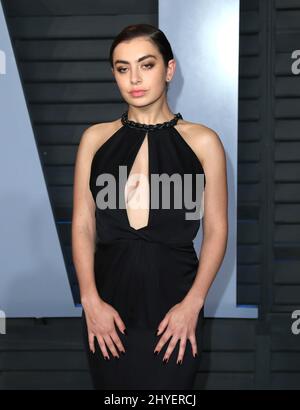 Charli XCX bei der Vanity Fair Oscar Party 2018, veranstaltet von Radhika Jones, die am 4. März 2018 im Wallis Annenberg Center for the Performing Arts, Beverly Hills, ca. Stockfoto