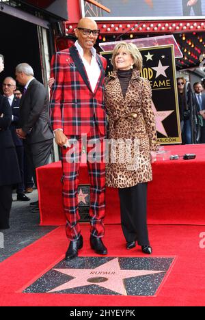 Jane Fonda begleitet RuPaul bei ihrer Hollywood Walk of Fame-Starzeremonie am 16. März 2018 in Hollywood, CA. Stockfoto